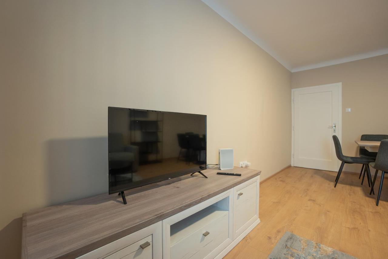 A 2-Bedroom Apartment With A King-Size Bed And A Balcony Is Located Just A 15-Minute Walk From Stephansplatz. Wien Exteriör bild