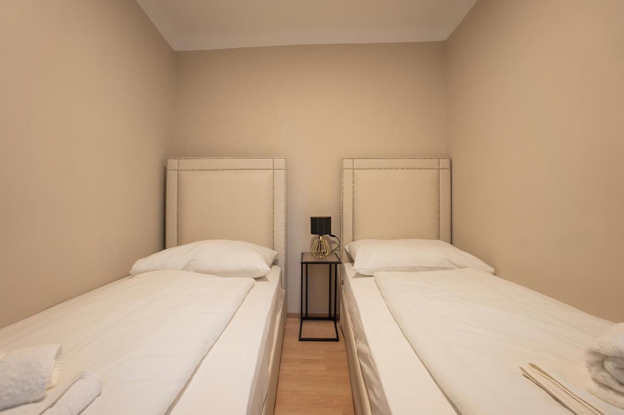A 2-Bedroom Apartment With A King-Size Bed And A Balcony Is Located Just A 15-Minute Walk From Stephansplatz. Wien Exteriör bild