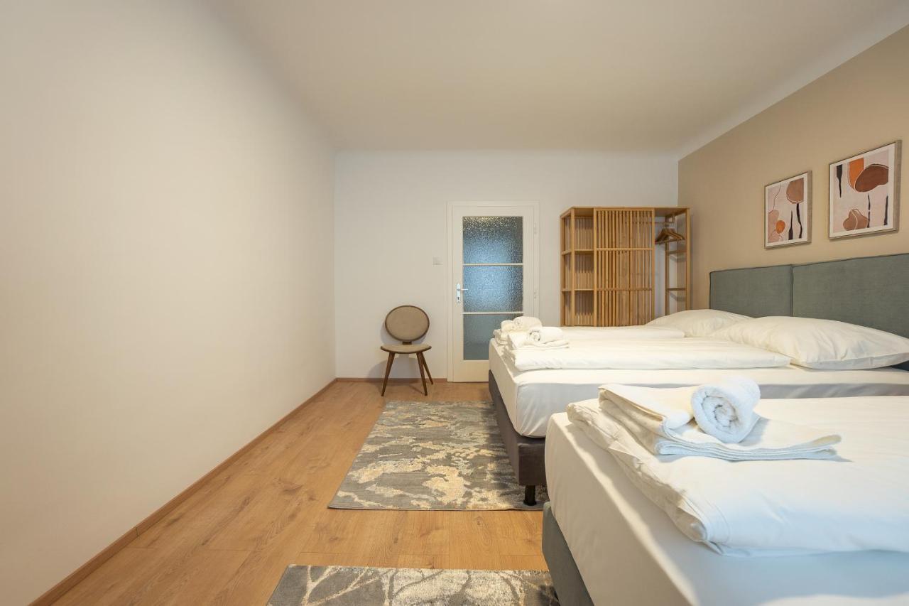 A 2-Bedroom Apartment With A King-Size Bed And A Balcony Is Located Just A 15-Minute Walk From Stephansplatz. Wien Exteriör bild