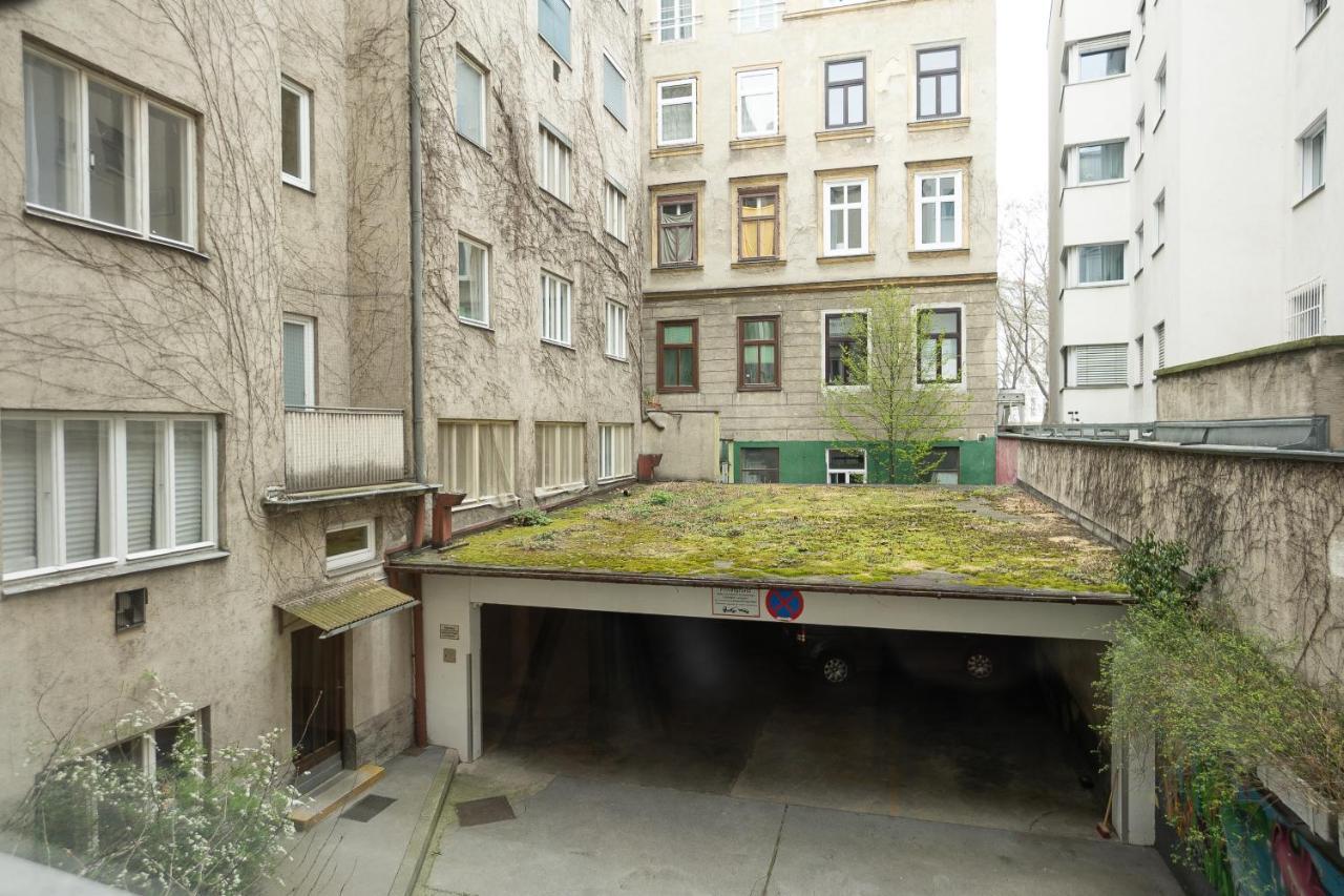 A 2-Bedroom Apartment With A King-Size Bed And A Balcony Is Located Just A 15-Minute Walk From Stephansplatz. Wien Exteriör bild