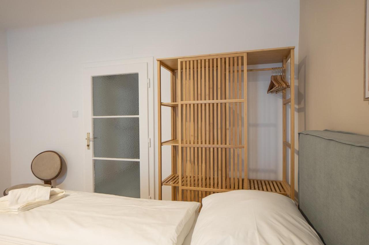 A 2-Bedroom Apartment With A King-Size Bed And A Balcony Is Located Just A 15-Minute Walk From Stephansplatz. Wien Exteriör bild