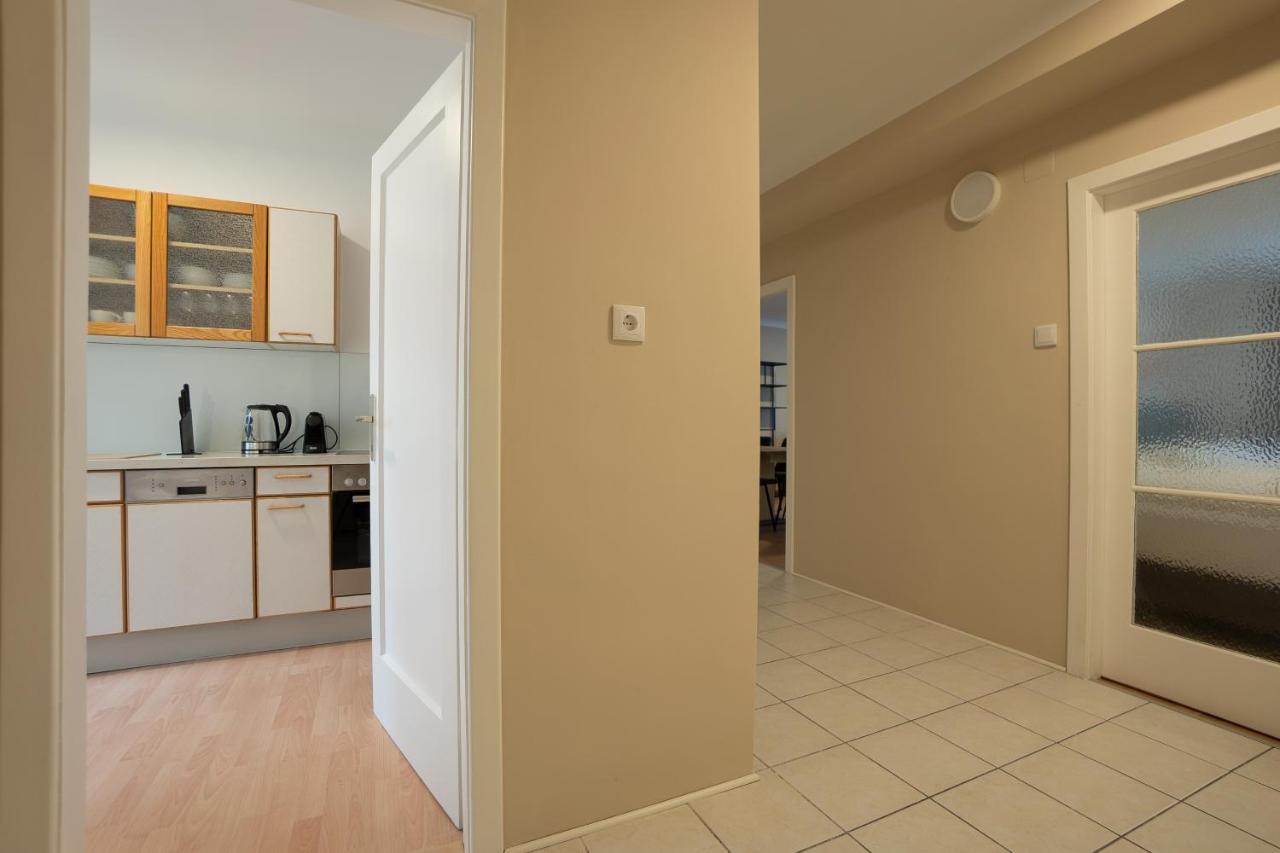 A 2-Bedroom Apartment With A King-Size Bed And A Balcony Is Located Just A 15-Minute Walk From Stephansplatz. Wien Exteriör bild